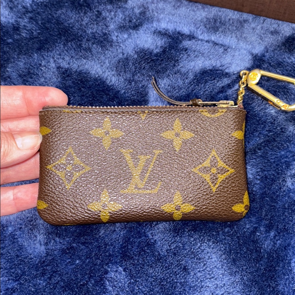 Louis Vuitton Vintage Monogram Key/Card Pouch - Picture 3 of 9